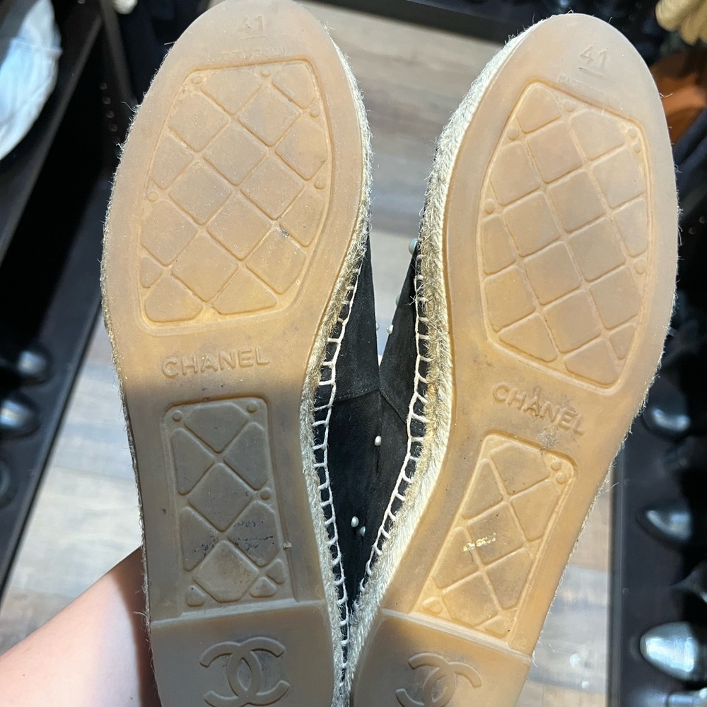 Chanel Espadrilles (black suede with pearls) - Picture 4 of 4